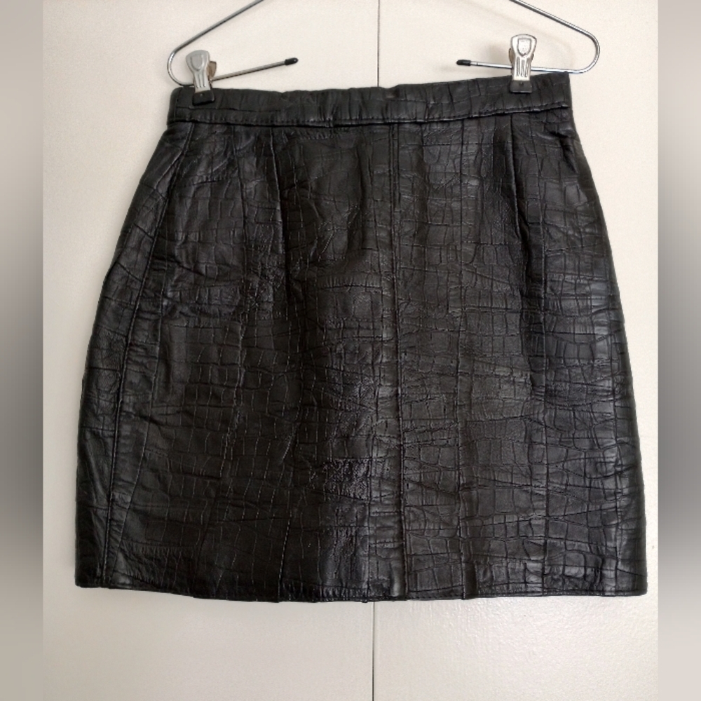 EMBOSSED LEATHER MINI SKIRT